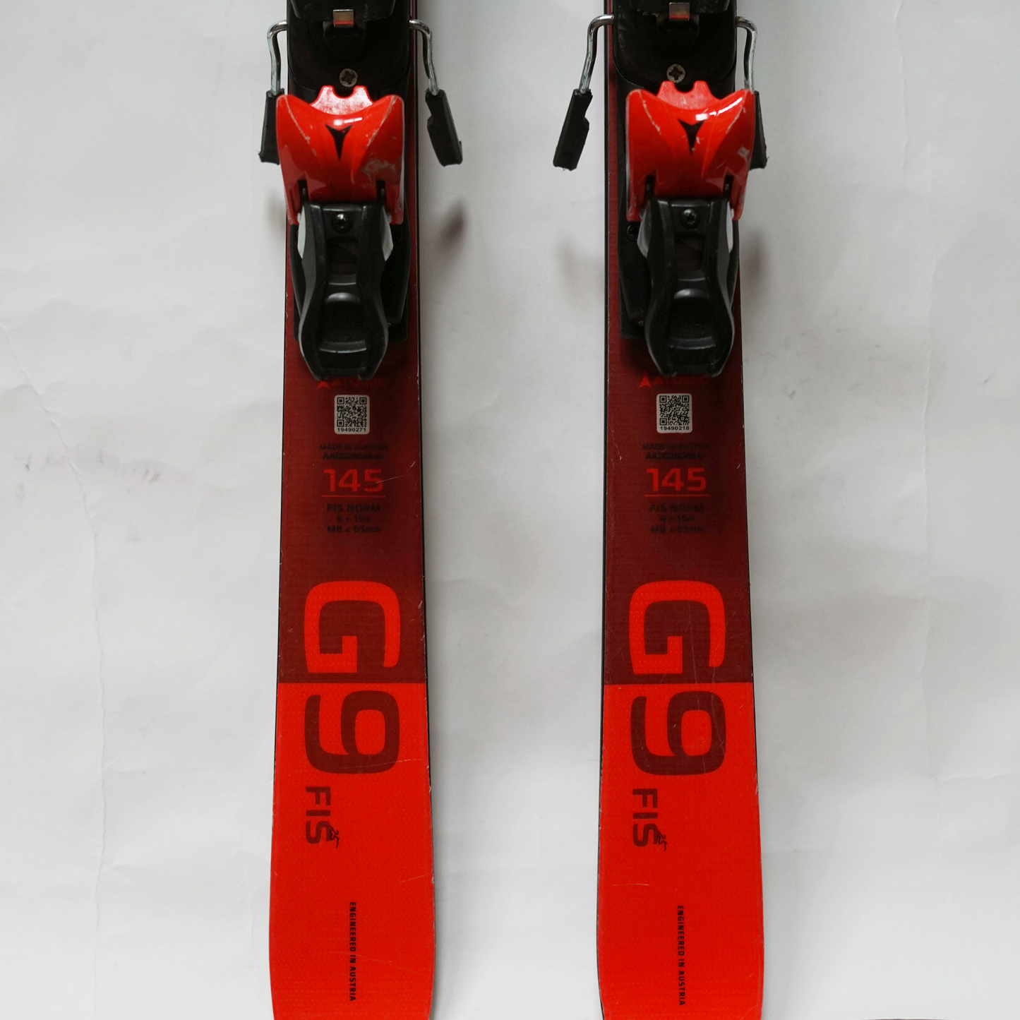 Atomic Redster G9 Junior Race Skis w/ Atomic Icon 10 Bindings