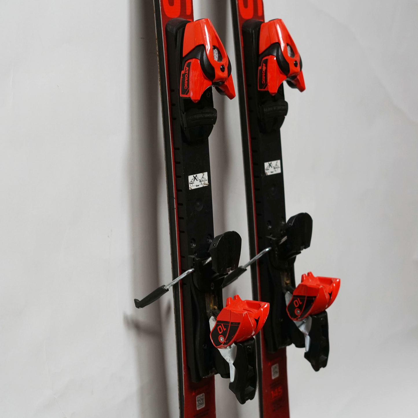 Atomic Redster G9 Junior Race Skis w/ Atomic Icon 10 Bindings