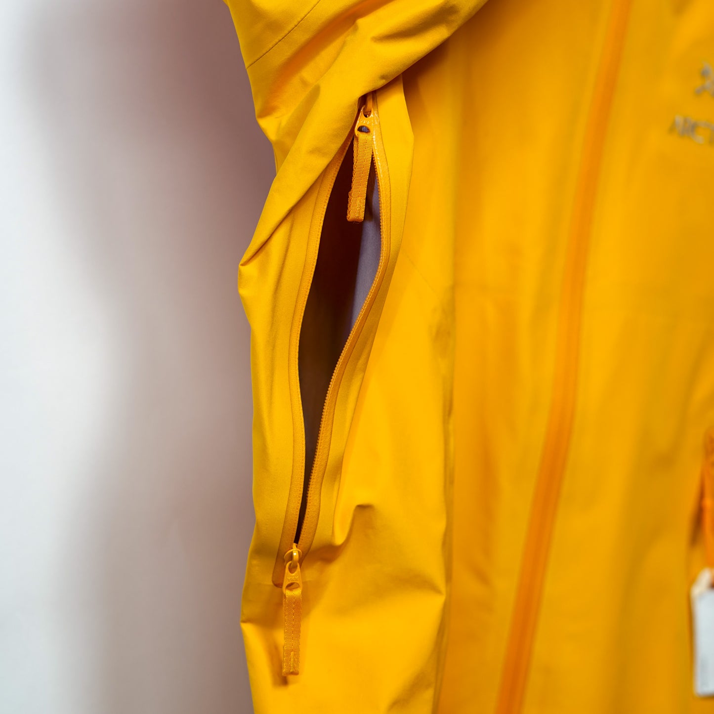 Arcteryx Gore-Tex Jacket - Men's (S)