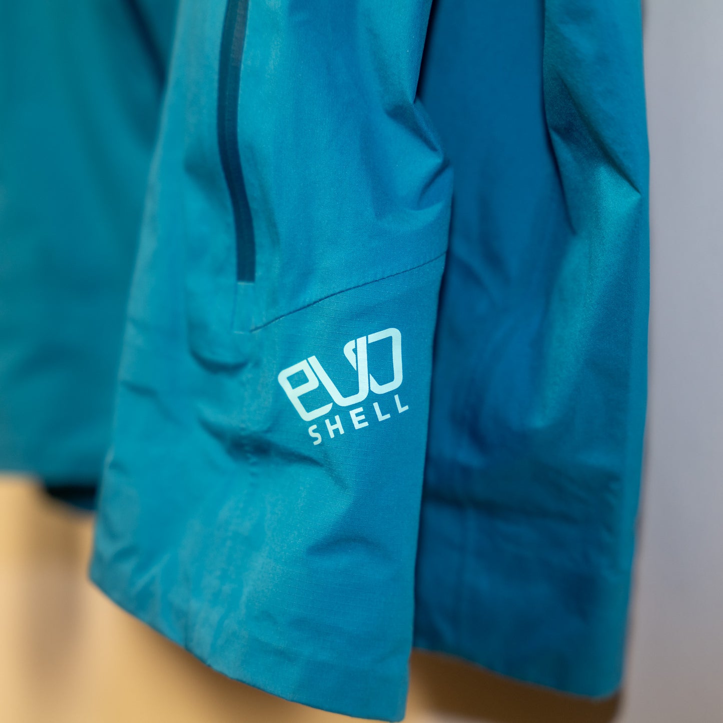 La Sportiva Shell Jacket - Women's (M)